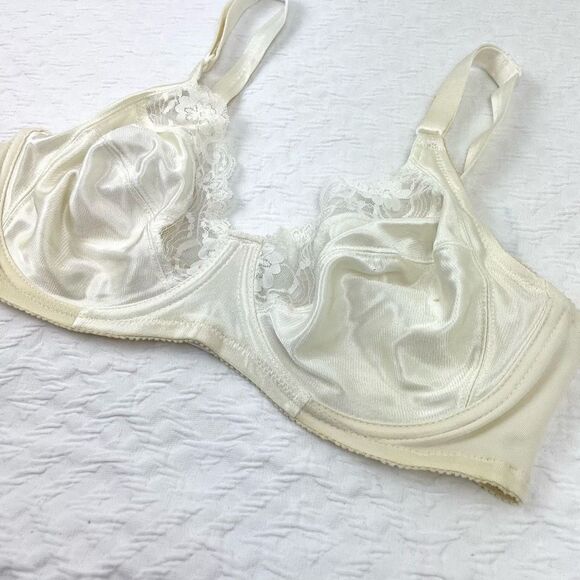 BUY 1 GET 1 FREE underscene 38c cream vintage bra - Picture 4 of 12